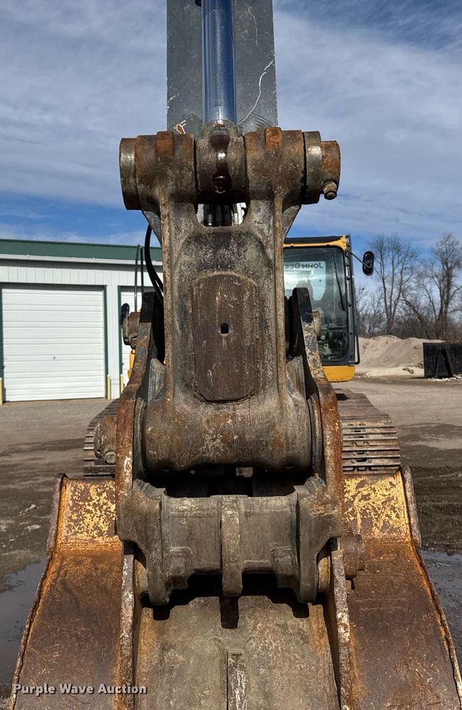 image for item DT0542 2006 John Deere 350D excavator