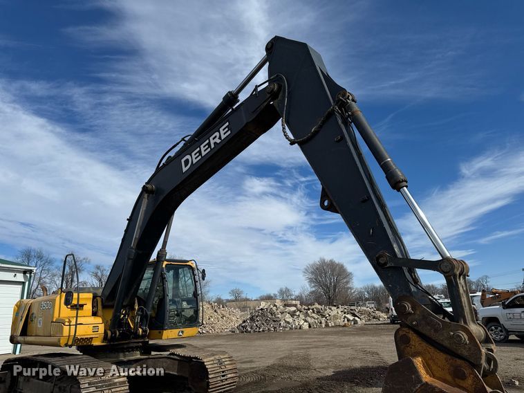 image for item DT0542 2006 John Deere 350D excavator