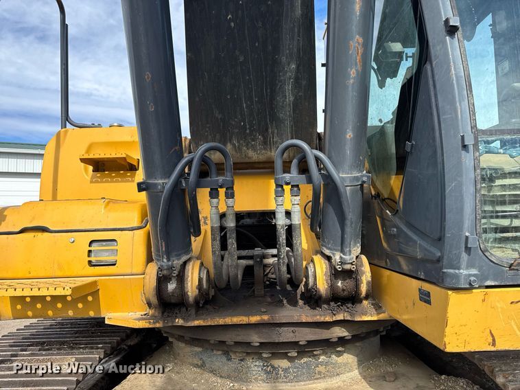 image for item DT0542 2006 John Deere 350D excavator