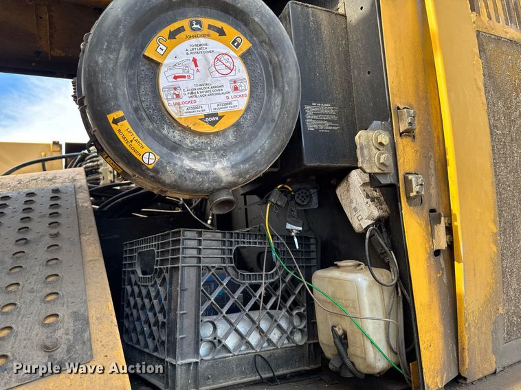 image for item DT0542 2006 John Deere 350D excavator