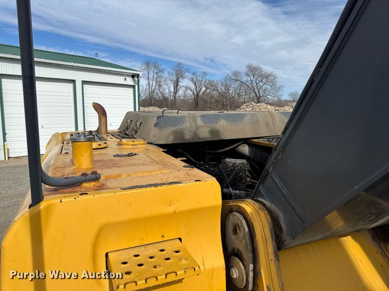 image for item DT0542 2006 John Deere 350D excavator