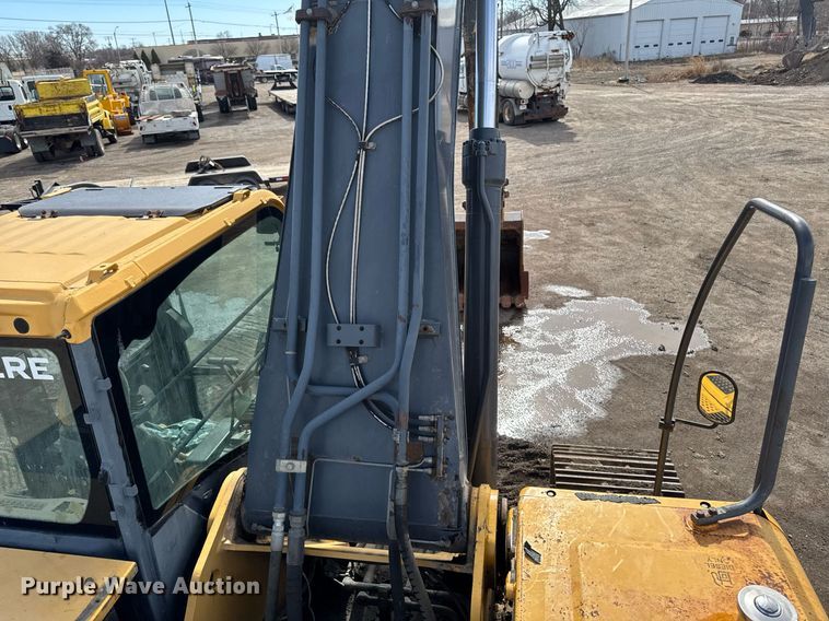 image for item DT0542 2006 John Deere 350D excavator