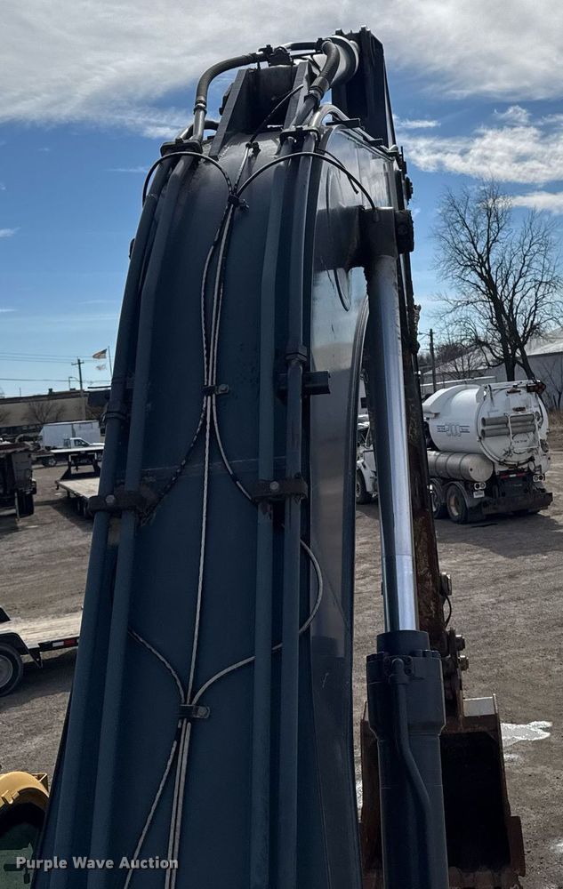 image for item DT0542 2006 John Deere 350D excavator