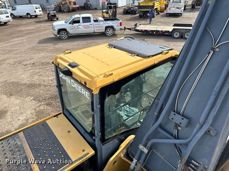 image for item DT0542 2006 John Deere 350D excavator