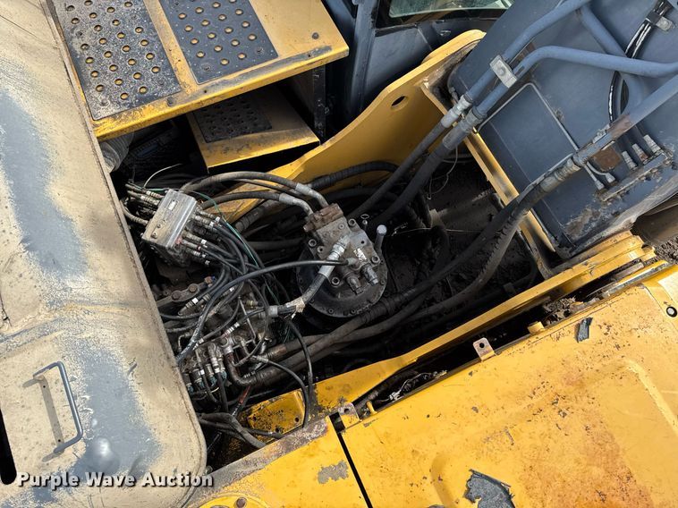 image for item DT0542 2006 John Deere 350D excavator