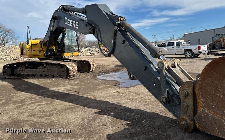 image for item DT0542 2006 John Deere 350D excavator