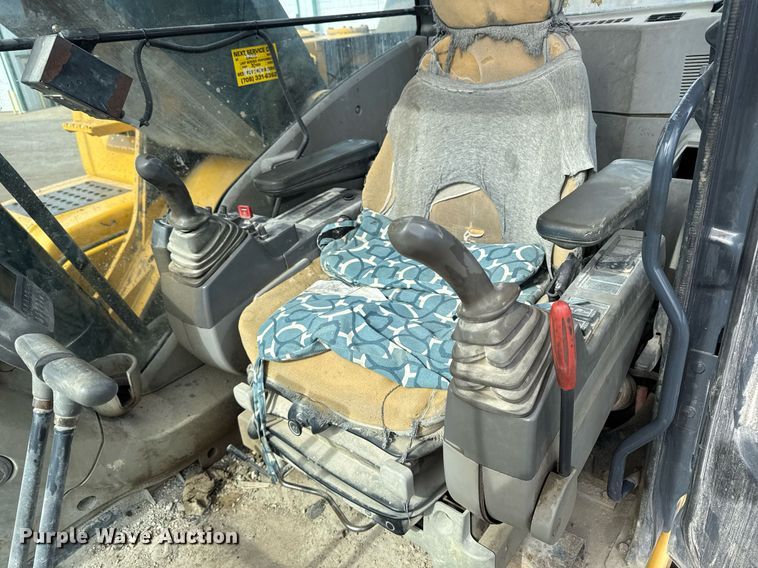 image for item DT0542 2006 John Deere 350D excavator