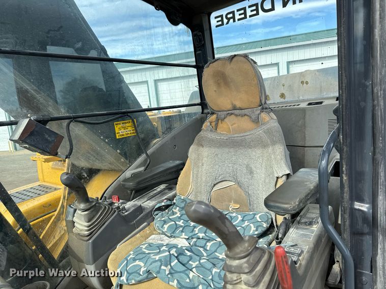 image for item DT0542 2006 John Deere 350D excavator