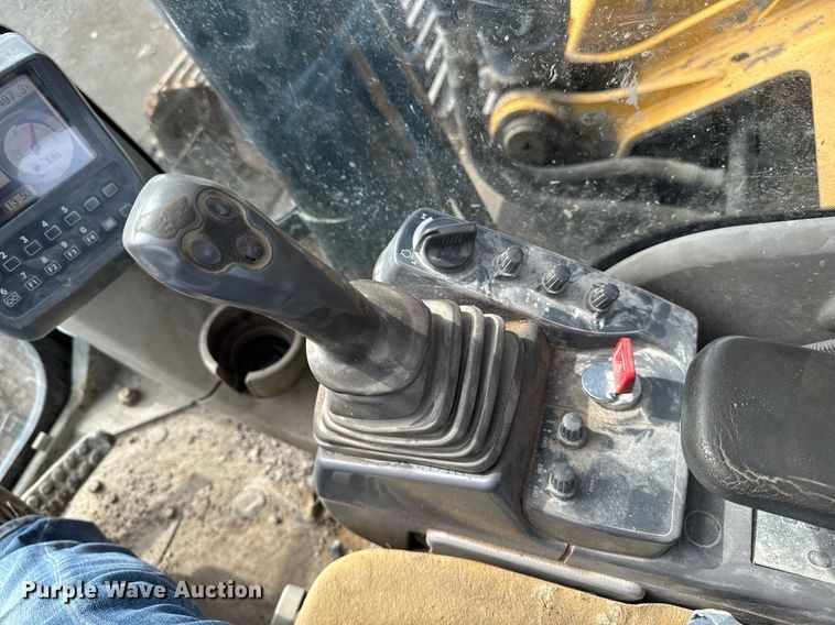 image for item DT0542 2006 John Deere 350D excavator