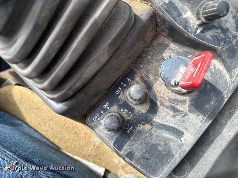 image for item DT0542 2006 John Deere 350D excavator