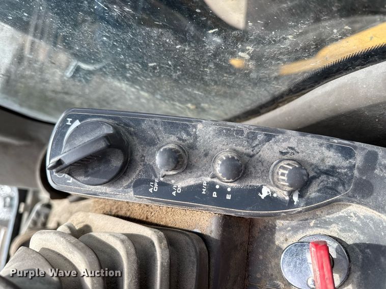 image for item DT0542 2006 John Deere 350D excavator