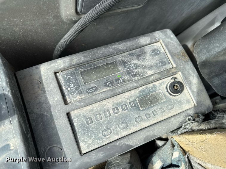 image for item DT0542 2006 John Deere 350D excavator