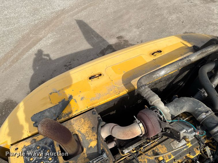 image for item DT0542 2006 John Deere 350D excavator