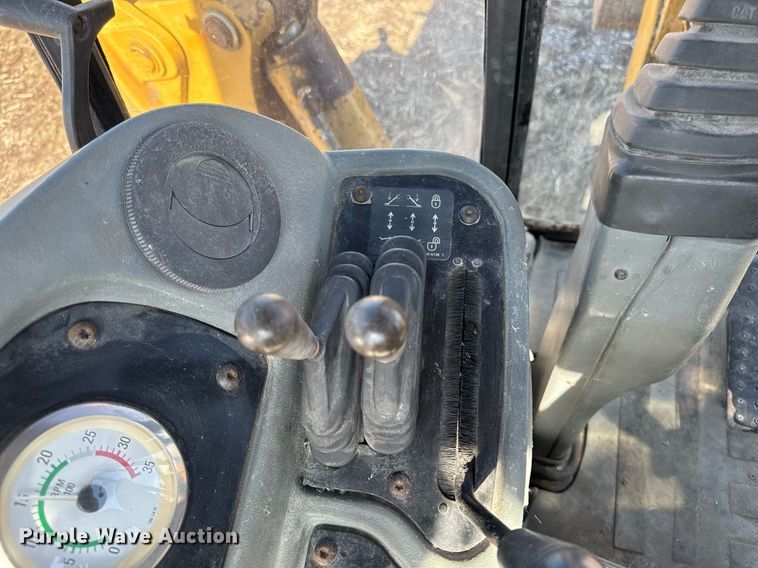 image for item DT0612 2002 Caterpillar 430D backhoe