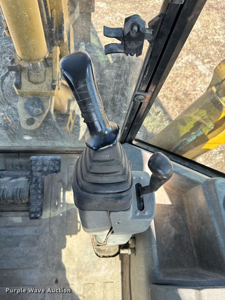 image for item DT0612 2002 Caterpillar 430D backhoe