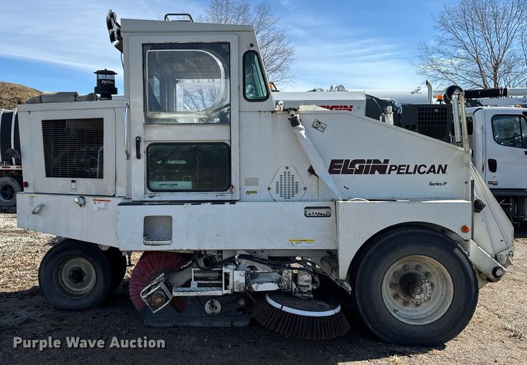 image for item DT0614 1996 Elgin Pelican P Series street sweeper