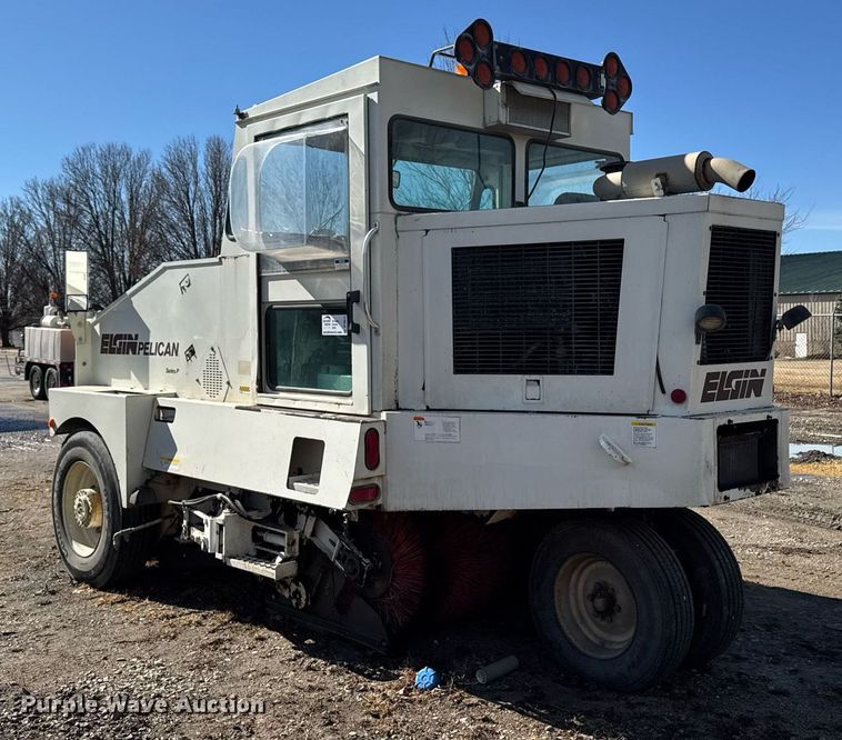 image for item DT0614 1996 Elgin Pelican P Series street sweeper