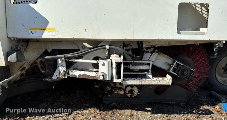 image for item DT0614 1996 Elgin Pelican P Series street sweeper