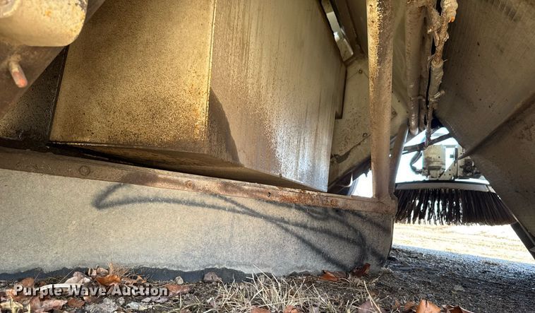 image for item DT0614 1996 Elgin Pelican P Series street sweeper