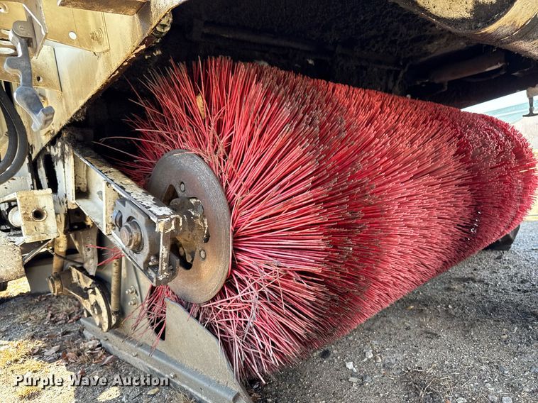 image for item DT0614 1996 Elgin Pelican P Series street sweeper