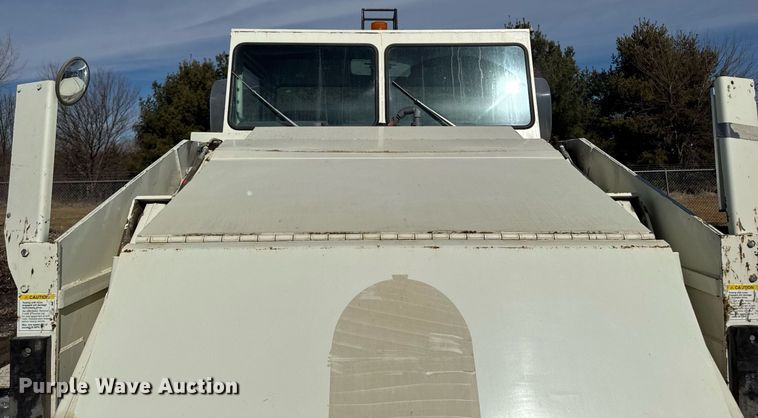 image for item DT0614 1996 Elgin Pelican P Series street sweeper