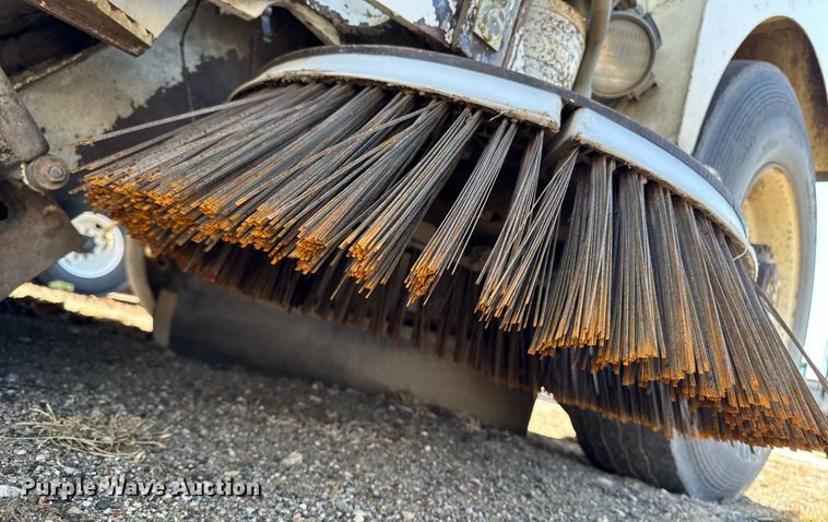 image for item DT0614 1996 Elgin Pelican P Series street sweeper