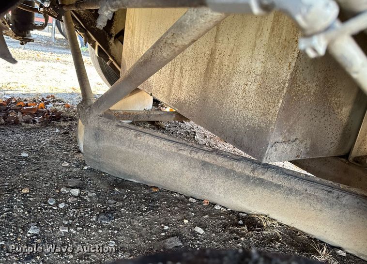 image for item DT0614 1996 Elgin Pelican P Series street sweeper