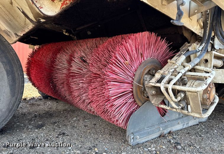 image for item DT0614 1996 Elgin Pelican P Series street sweeper