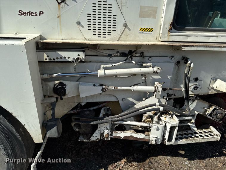 image for item DT0614 1996 Elgin Pelican P Series street sweeper