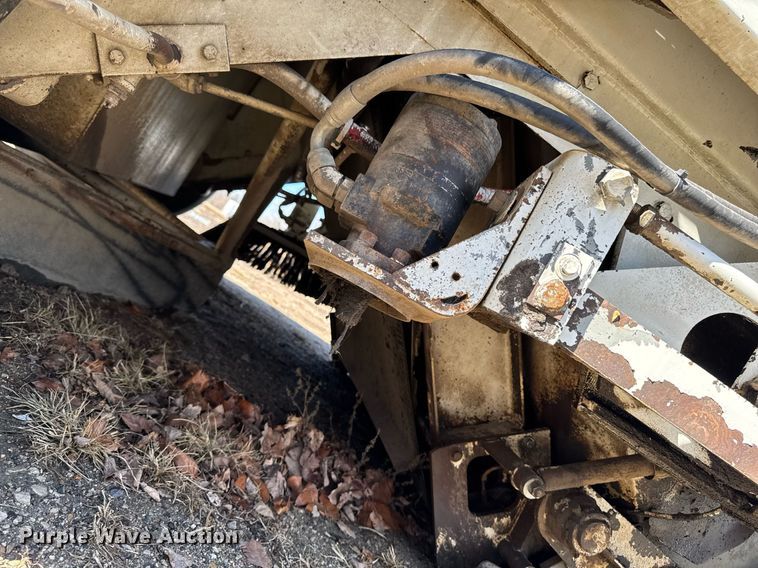 image for item DT0614 1996 Elgin Pelican P Series street sweeper