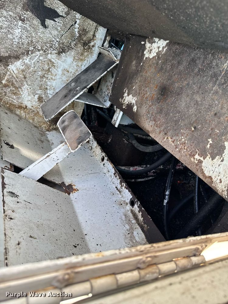 image for item DT0614 1996 Elgin Pelican P Series street sweeper