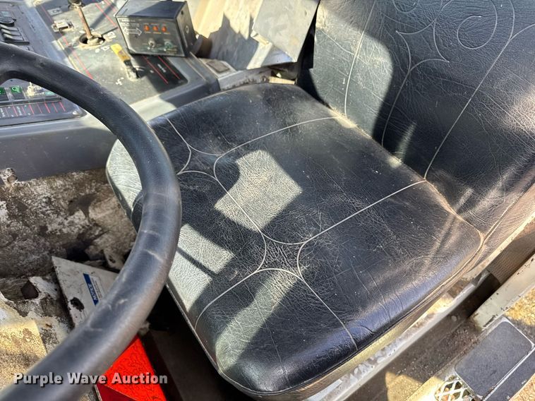 image for item DT0614 1996 Elgin Pelican P Series street sweeper