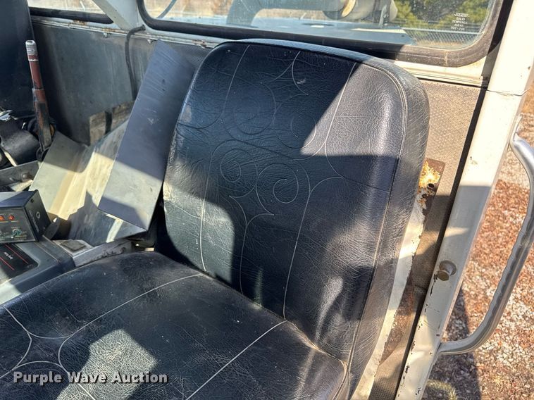 image for item DT0614 1996 Elgin Pelican P Series street sweeper