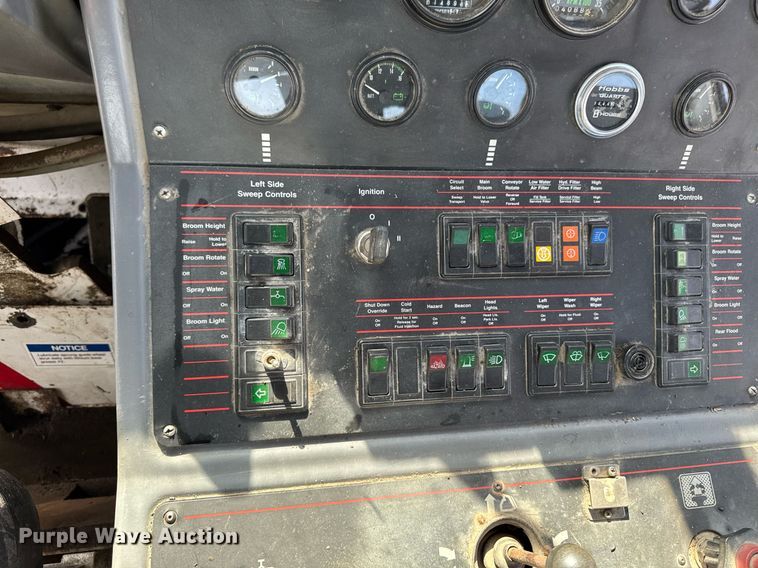 image for item DT0614 1996 Elgin Pelican P Series street sweeper