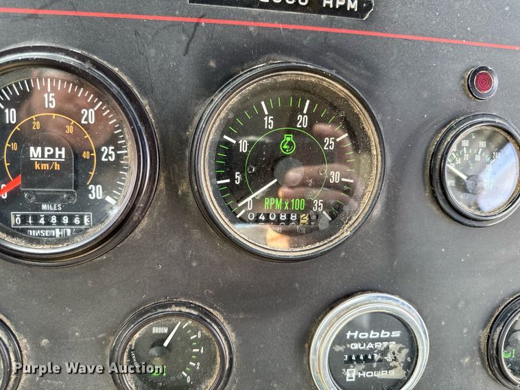 image for item DT0614 1996 Elgin Pelican P Series street sweeper