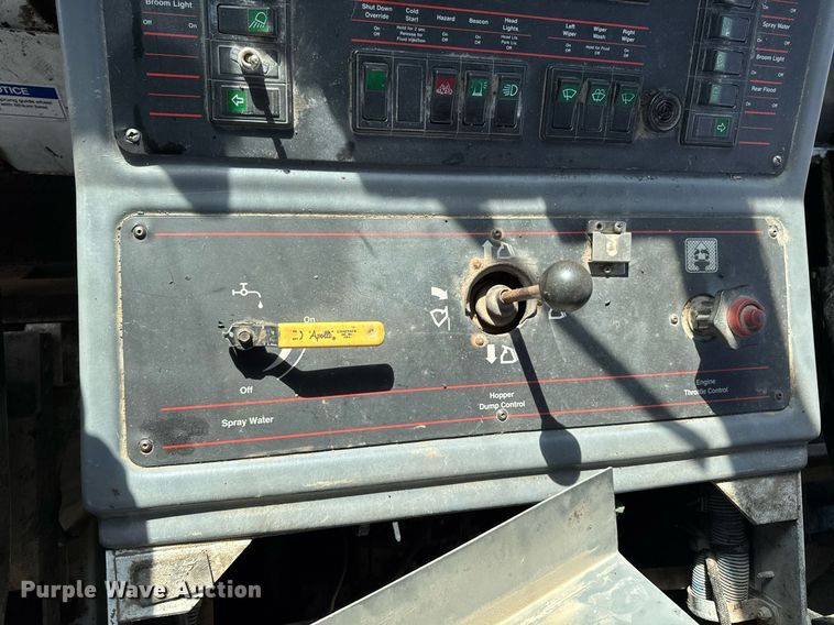 image for item DT0614 1996 Elgin Pelican P Series street sweeper