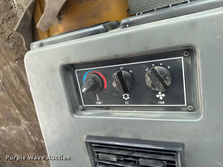 image for item DT0614 1996 Elgin Pelican P Series street sweeper