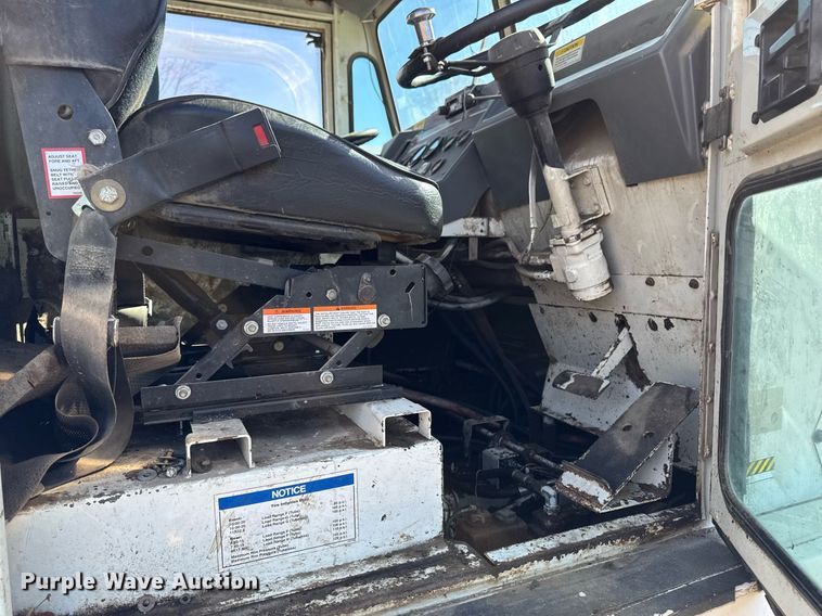 image for item DT0614 1996 Elgin Pelican P Series street sweeper