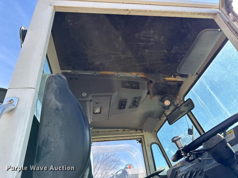 image for item DT0614 1996 Elgin Pelican P Series street sweeper