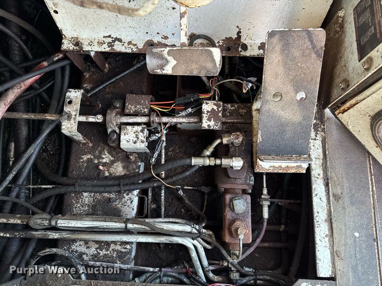 image for item DT0614 1996 Elgin Pelican P Series street sweeper