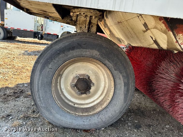 image for item DT0614 1996 Elgin Pelican P Series street sweeper