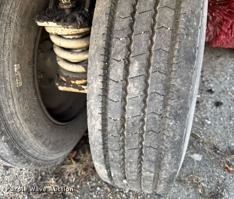 image for item DT0614 1996 Elgin Pelican P Series street sweeper