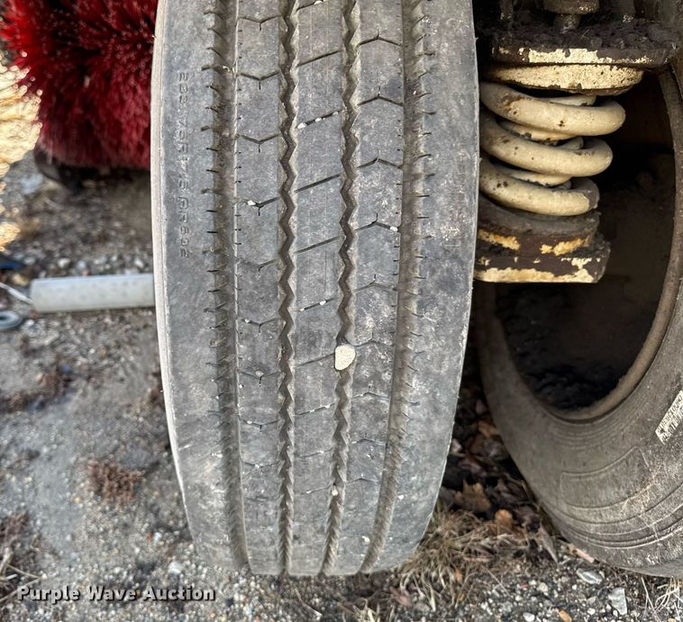 image for item DT0614 1996 Elgin Pelican P Series street sweeper