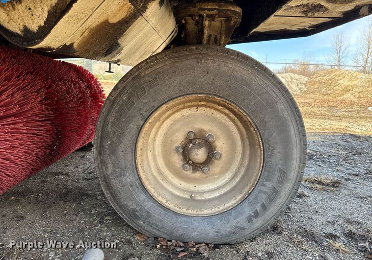 image for item DT0614 1996 Elgin Pelican P Series street sweeper