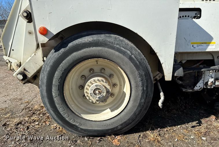 image for item DT0614 1996 Elgin Pelican P Series street sweeper