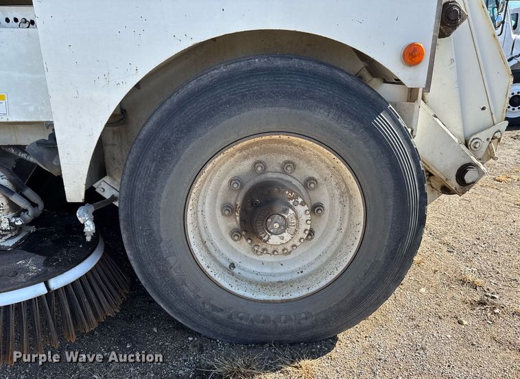 image for item DT0614 1996 Elgin Pelican P Series street sweeper