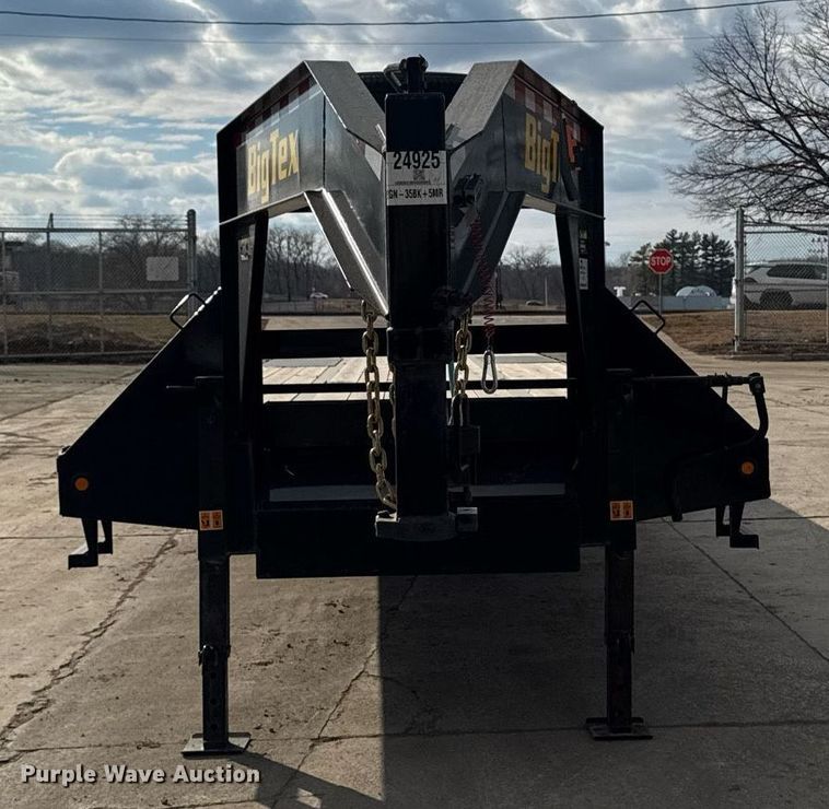 image for item DT0625 2022 Big Tex 22GN-35BK+5MR equipment trailer