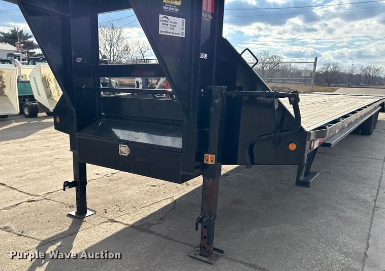 image for item DT0625 2022 Big Tex 22GN-35BK+5MR equipment trailer