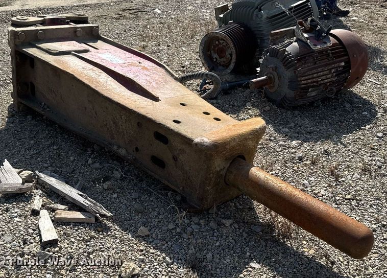 image for item DT0651 Allied 770CS breaker