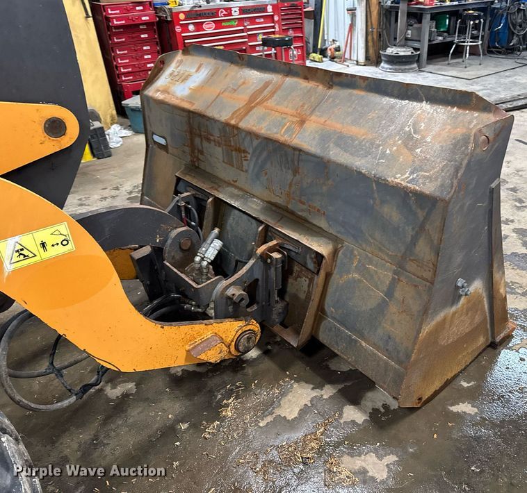 image for item DT0668 2017 Case 321F wheel loader